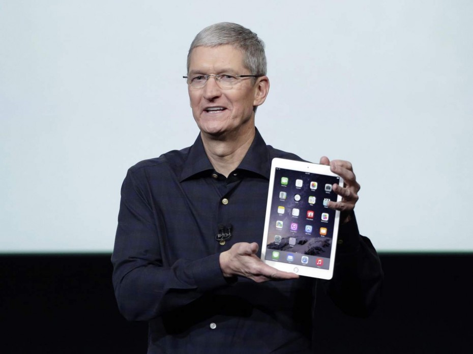 tim-cook-ipad-air-2